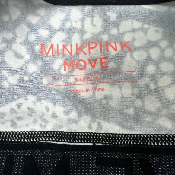 MINKPINK MOVE Crop Top Workout Fierce 3/4 Sleeve Leopard Anti-Wicking Medium - Picture 7 of 10